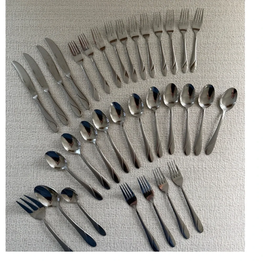 33 pc Cambridge Silversmiths SWIRL SAND Stainless Flatware Replacement Set Lot